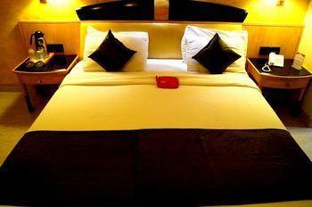 Oyo Premium Jm Road Hotel Pune Eksteriør billede